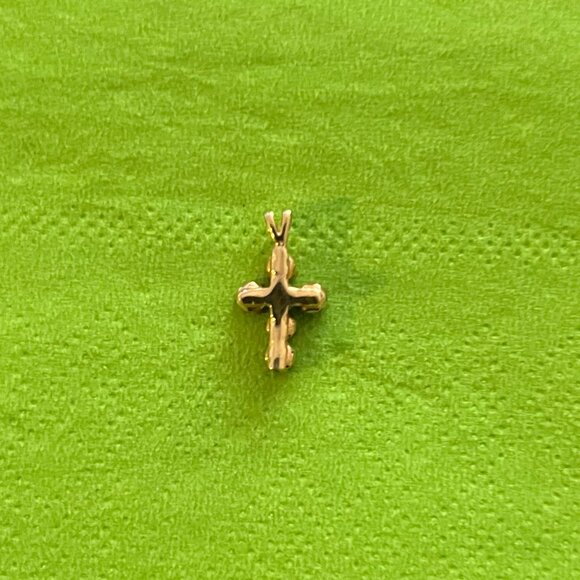 Estate 14kt Yellow Gold Setting/Lab Created Emeralds Cross Pendant* - Picture 3 of 3